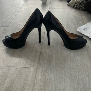 Vince camuto 7.5 black like new pump